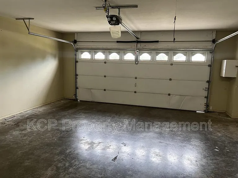 2109 Barrington Dr — Photo 34