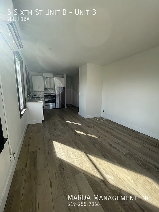 Modern 2 Bed/1 Bath Unit In Chatham + Hydro — Photo 2