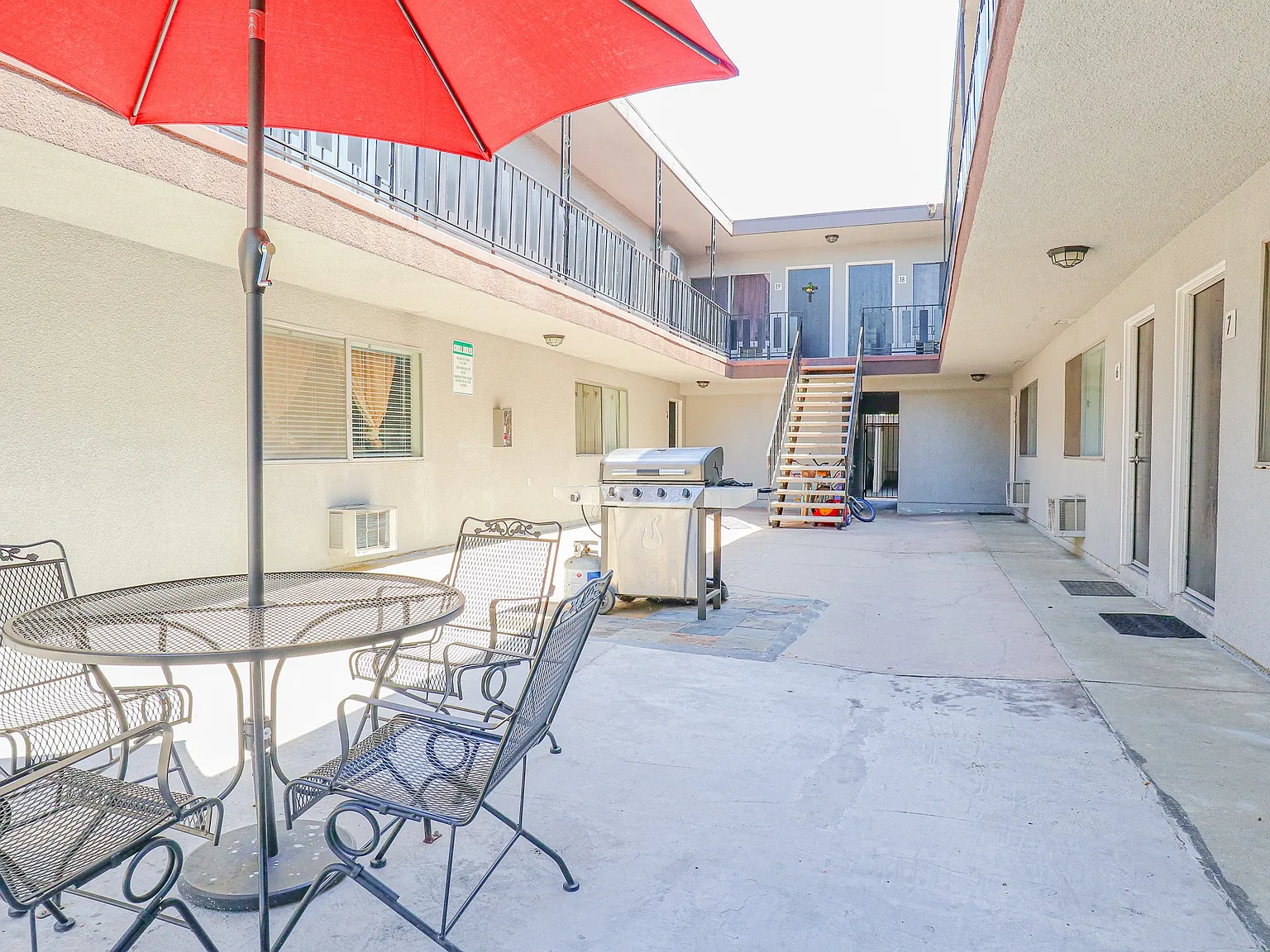 Cohasset Apartments — Photo 4