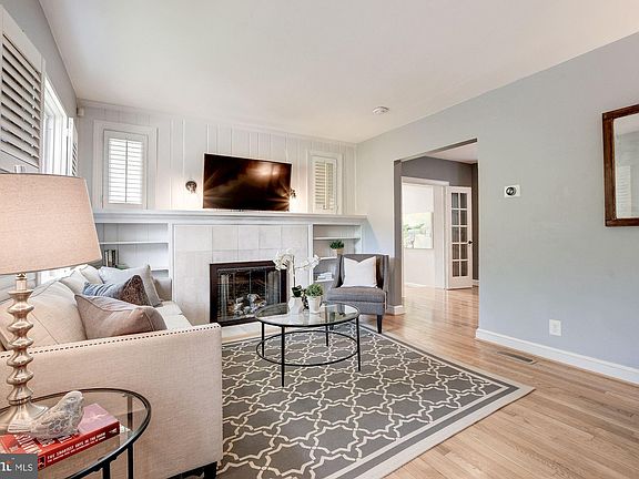 2nd image of 8201 Tilbury St
