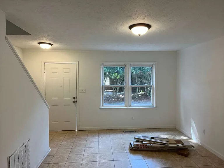 610 37th Ave N #C — Photo 5