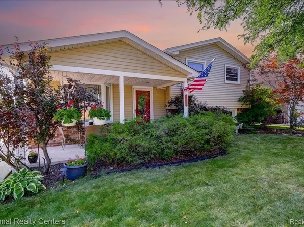 4861 Forest Ln, Trenton, MI 48183