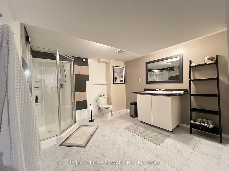 2504 Donnavale Dr — Photo 35