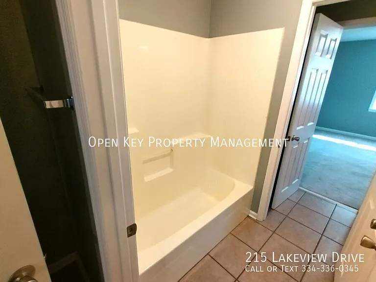 215 Lakeview Dr — Photo 12