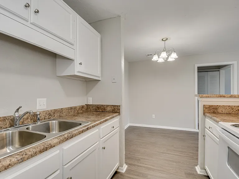 Hunters Run Apartments — Photo 17