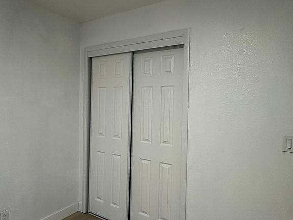 3rd image of 127 Bel Air Ct