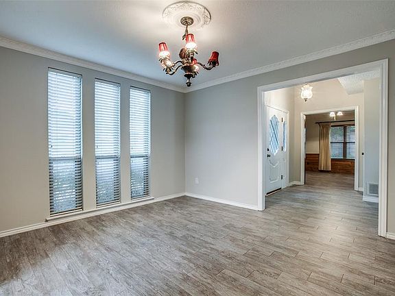 4th image of 233 Canyon Valley Dr