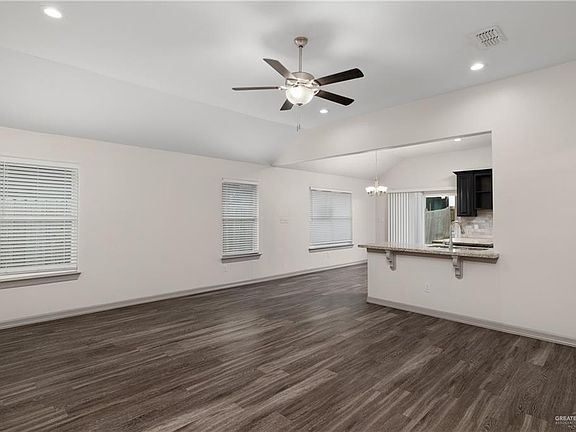 3rd image of 1607 Las Palmas Ave