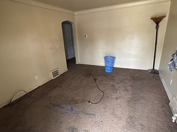 3rd image of 18644 Kelly Rd