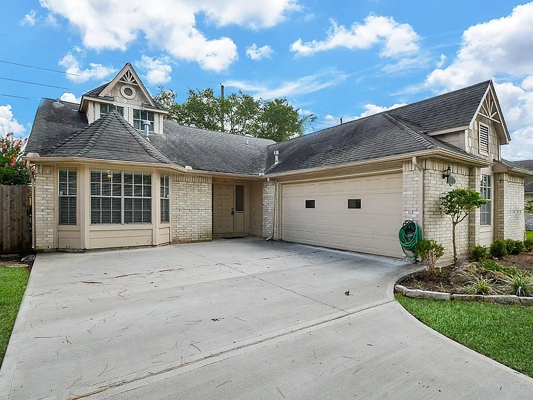 12722 Ashford Brook Dr — Photo 2