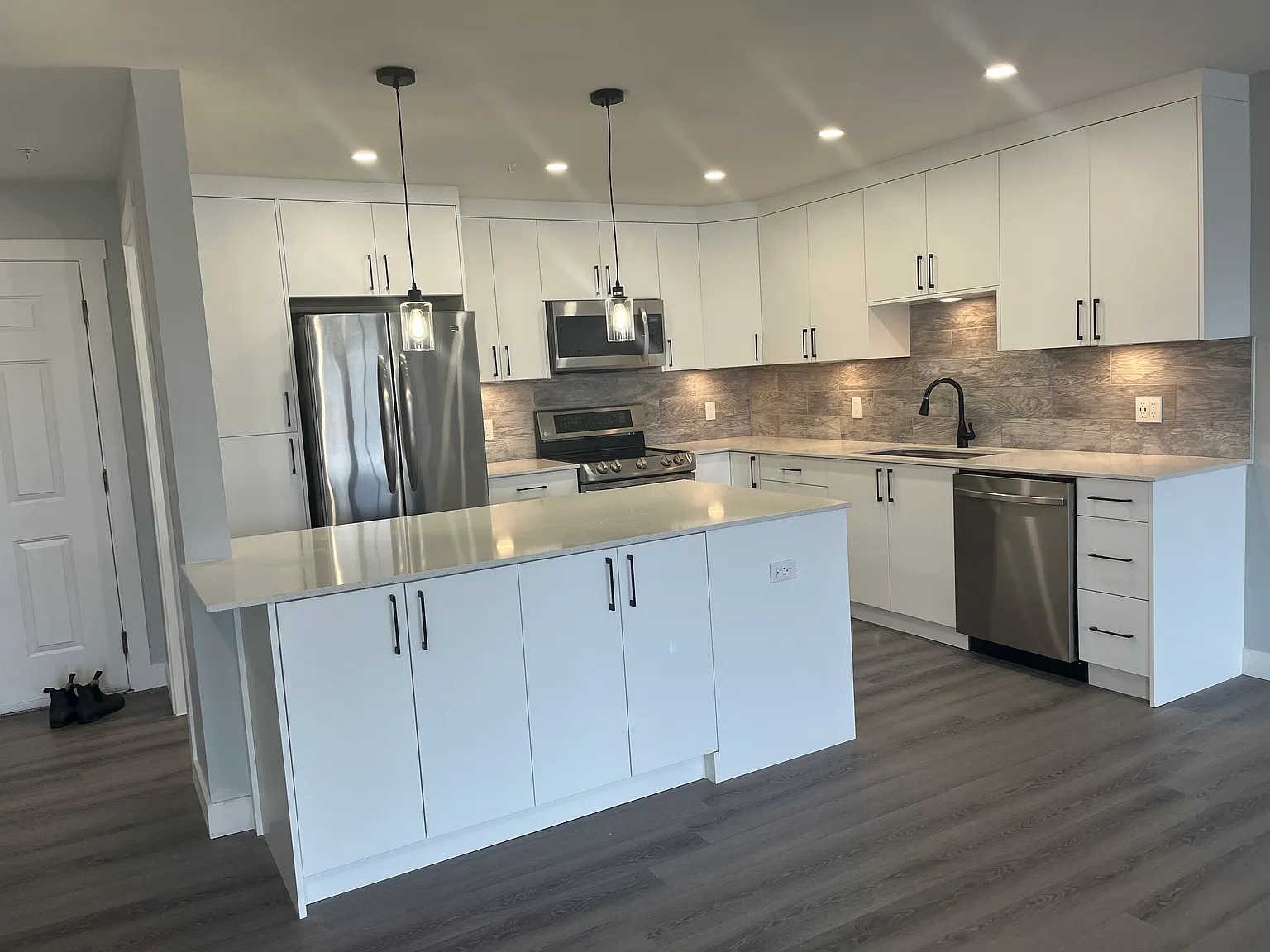 2 Bed 2 Bath Central Abbotsford Apartment — Photo 3