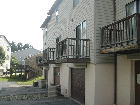 2nd image of 920 Stewart St APT D