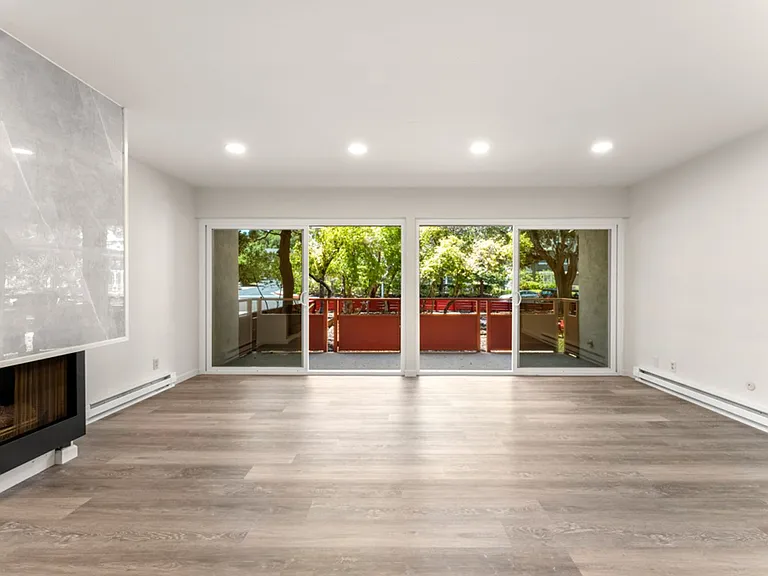 2441 Carlmont Dr — Photo 3