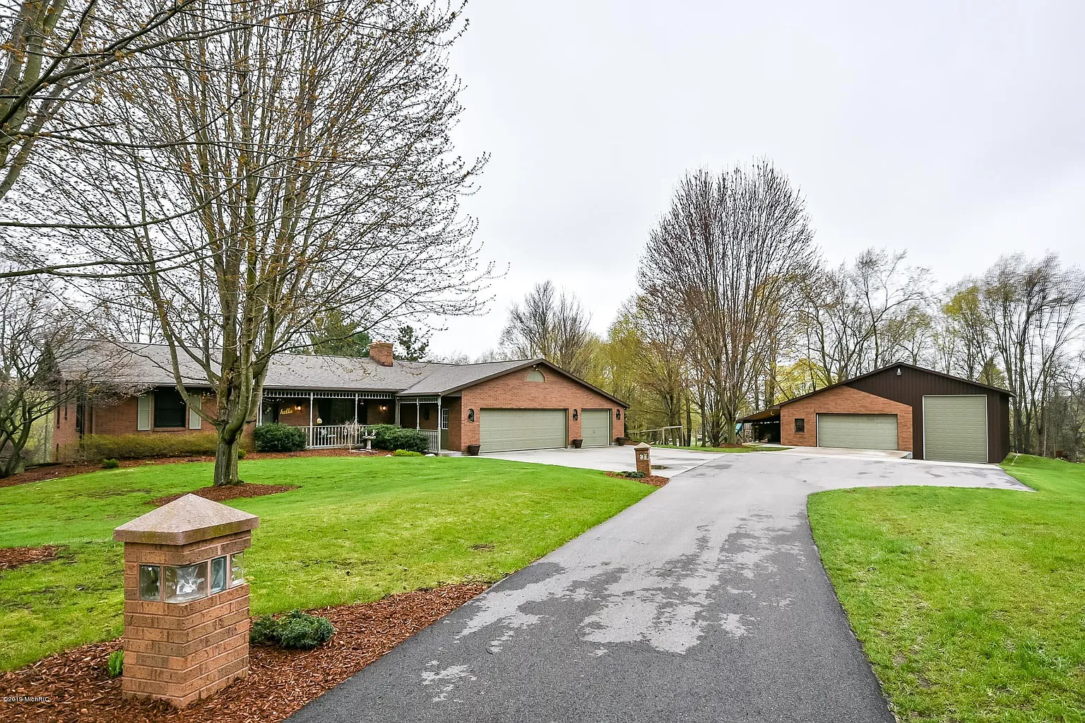 9707 Westview Dr SE photo 1