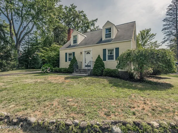 2204 Clifton Park Road, Niskayuna, NY 12309