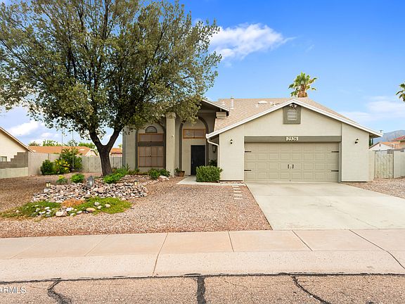 5th image of 2526 Canyon Crest Street
