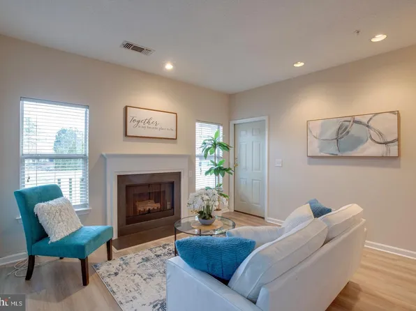 14301 Grape Holly Grv APT 23, Centreville, VA 20121