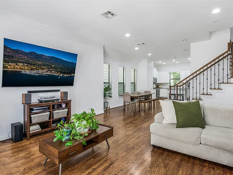 8817 Lakeshore Bend Dr — Photo 12