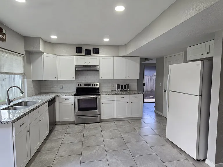16810 Clan Macintosh Dr — Photo 2