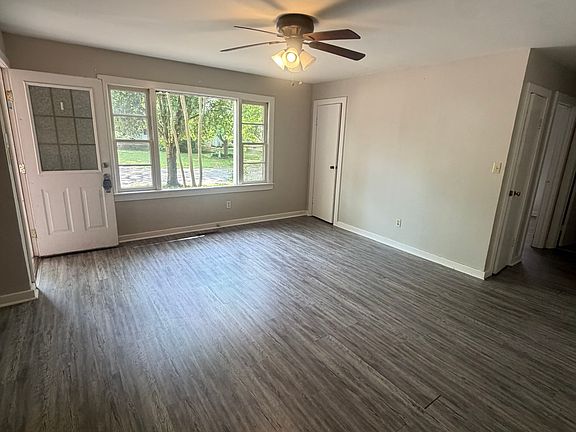 2nd image of 906 W Academy Ave