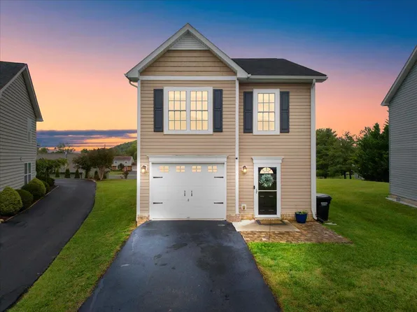 2606 Paddington Station Ln, Vinton, VA 24179