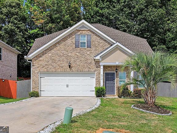 3rd image of 572 Sprayberry Dr