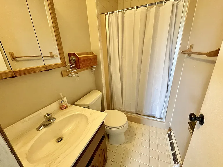 105 Colony Dr — Photo 2