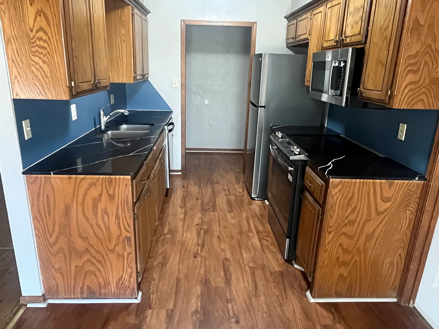2 bed, 1.5 bath, 1160 sqft, $1,300 — Photo 3