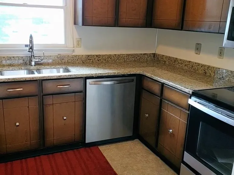 305 Thomas Dr #8 — Photo 12