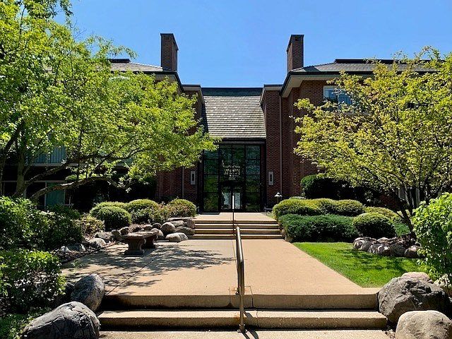 6 Oakbrook Club Exterior Entry