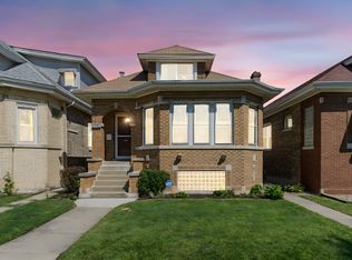 5250 W Nelson St, Chicago, IL 60641