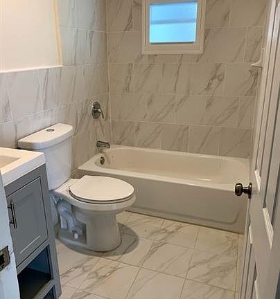 2nd image of 286 Halsted St
