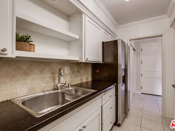 3rd image of 809 S Bundy Dr APT 304