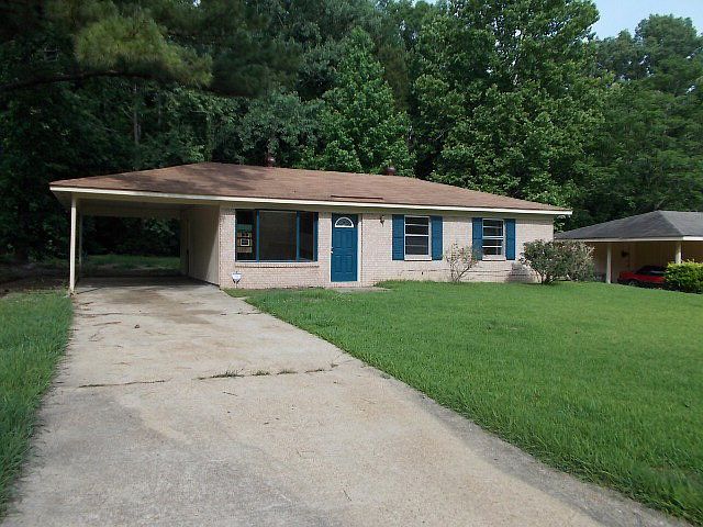 1st image of 205 Greenbriar Dr