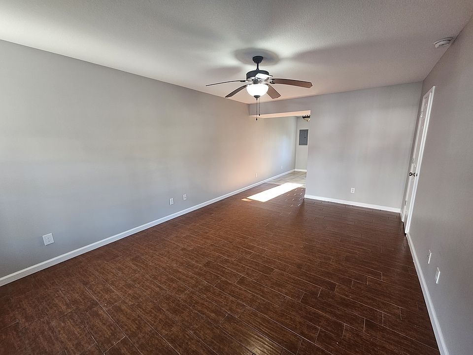 1st image of 30 Arbor Creek Dr
