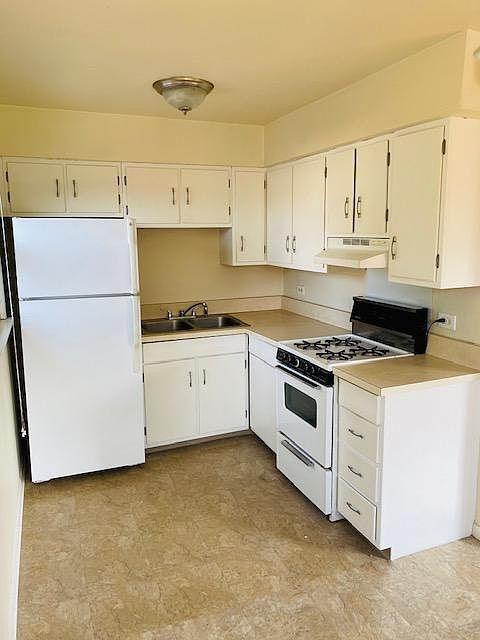 Bright and clean kitchen with dining area