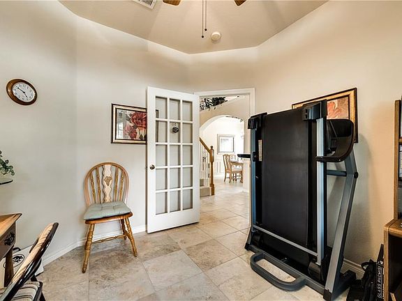 4th image of 1096 Jennifer Pl