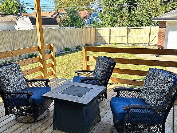 Beautiful covered deck 