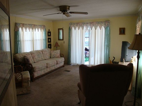 2nd image of 816 Poinsettia St