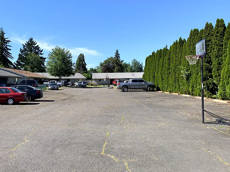 98 N Main St — Photo 4