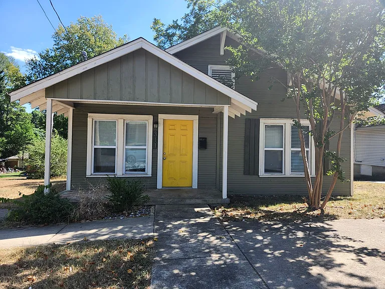 311 E Narroway — Photo 1