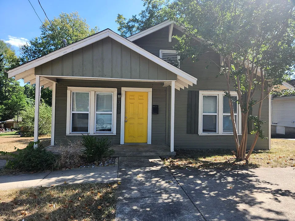 311 E Narroway