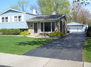 1025 Charing Cross Rd, Lombard, IL 60148