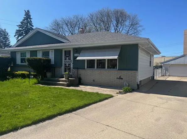 7236 West Cody CIRCLE, Milwaukee, WI 53223