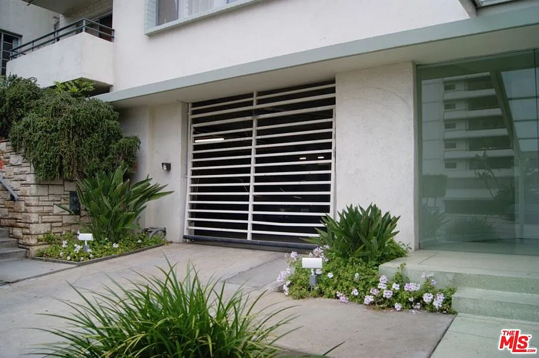 2 bed, 2.0 bath, 1400 sqft, $4,000 — Photo 4