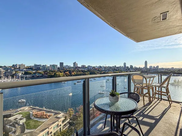 1383 Marinaside Cres #1702, Vancouver, BC V6Z 2W9