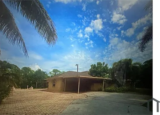 8698 Banyan Blvd — Photo 10