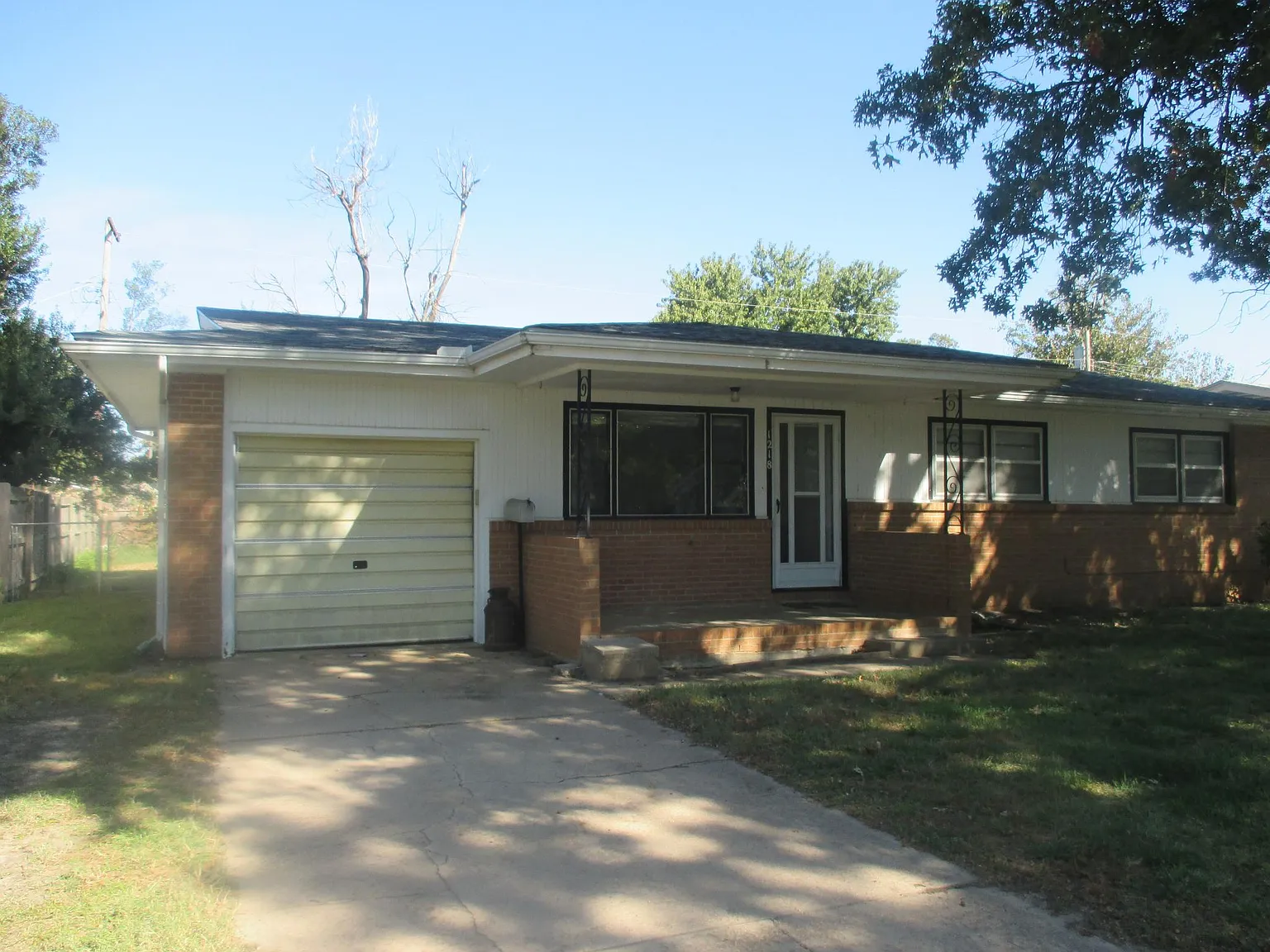 3 bed, 1000 sqft, $1,000 — Photo 2