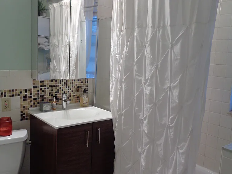 135 Chiswick Rd #3 — Photo 3