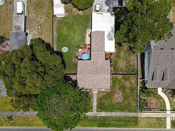 3rd image of 605 35th Ave N
